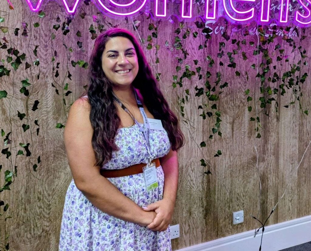 Steffy Bechelet, a woman with long hair and tanned skin, smiles at the camera.